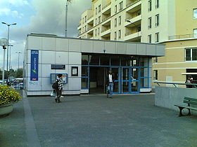 Gare de Saint-Ouen ext.jpg