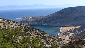 Plage sur l'île de Gavdos. En arrière plan, la Crète.