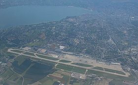 L'aéroport international de Genève, vue d'avion.