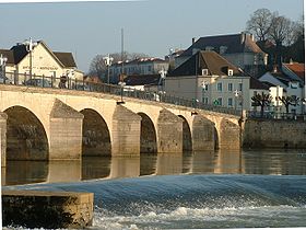 Le pont de pierres sur la Saône