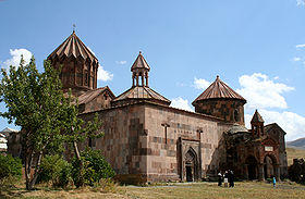 Vue du monastère depuis le nord-ouest (de gauche à droite) : Sourp Astvatsatsin, gavit, Sourp Grigor.