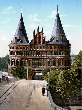 Le Holstentor vers 1900 (côté ville)