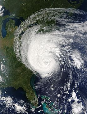 Ouragan Isabel approchant les Outer Banks le 18 septembre 2003 à 16:55 TUC (Source: NASA)