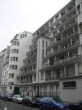 Façade sur la rue des Amiraux, avec les balcons en gradins.