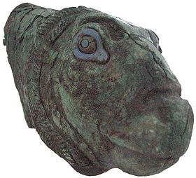 Coupe à boire en cuivre de forme animale, Ier millénaire av. J.‑C., découverte à Hasanlu (Musée national d'Iran).