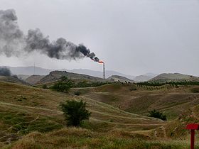Cheminée de torchage, dans le champ pétrolifère de la province de Khuzestan.