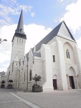 Issoudun, Eglise Saint-Cyr.jpg