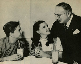 Mickey Rooney ,Judy Garland ,et Louis B. Mayer