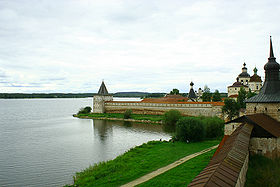Monastère de Kirillo-Belozerski et lac Siverskoïe.