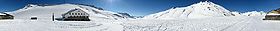Vue 360° du col du Petit Saint-Bernard en hiver.