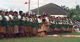 lakalaka pour le 70e anniversaire du roi du Tonga. La princesse Pilolevu Tuita est le vahenga.