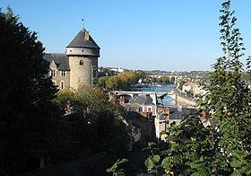 Aperçu du château de Laval et des bords de la Mayenne