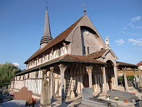 L'église Saint-Philippe-et-Saint-Jacques de Lentilles.