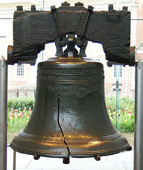 La Liberty Bell ou Cloche de la LibertéVue de la fêlure plusieurs fois réparée sans succès