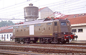 Locomotive E.424.075 en gare de Pinerolo 2003Auteur: Stefano Paolini, [http://www.photorail.com www.photorail.com