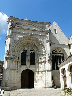 Loudun église St Pierre portail (1).JPG