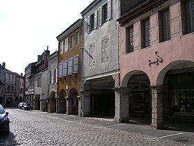 Les arcades sur la rue principale
