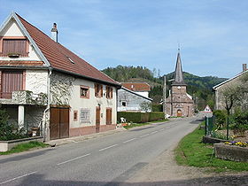 Église et rue principale