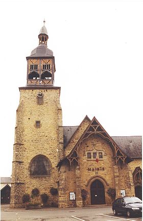 Mairie de Val d'Izé, il s'agit de l'ancienne église transformée en mairie en 1904.