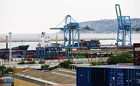 Porte-conteneurs dans le bassin Est (Marseille)