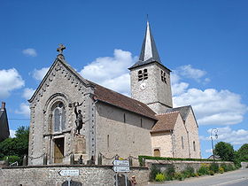 L'église Saint-Maurice et le monument aux mort de Millay