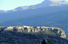 Remparts de Mont-Dauphin dominantles vallées de la Durance et du Guil