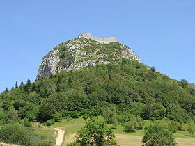 Le château de Montségur dominant le village