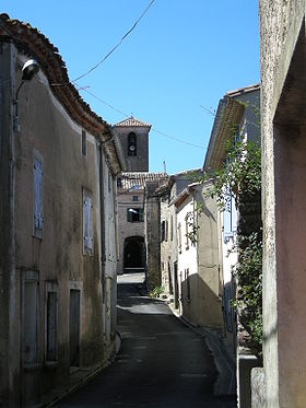 Rue donnant sur le passage couvert et l'église