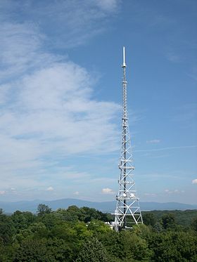L'Émetteur de Mulhouse haut de 194 mètres domine la colline du Rebberg