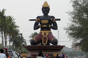 Statue de Dambang Kranhoung à l’entrée de Battambang