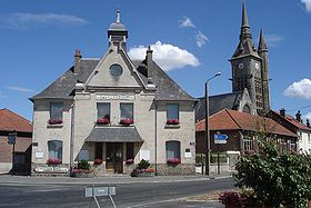 La mairie et l'église de Neuville-Saint-Vaast