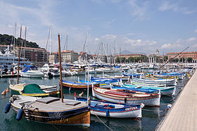 Le port de Nice avec, au premier plan, les traditionnels pointus.