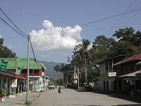 Une rue de Nyaung Shwe (2003).