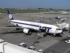 L'appareil accidenté. Photo prise à l'aéroport de Varsovie en juillet 2006