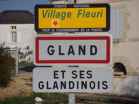 Panneaux indicateurs à l'entrée de Gland