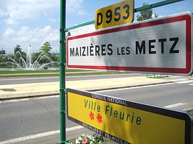 Entrée de Maizières-lès-Metz et son jet d'eau
