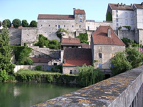 Vue depuis la rivière l'Ognon (Franche-Comté)
