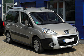Peugeot Partner Tepee Outdoor (II) – Frontansicht, 21. Mai 2011, Düsseldorf.jpg