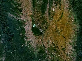 Vue satellite du lac Phayao et de Phayao (à l'Est)