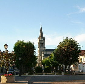 La Place Mado Robin et l'église