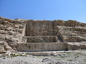 Le monument rupestre de Qadamgah