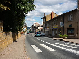 Lozanne traversée par la RD 385
