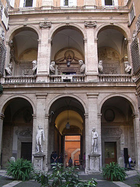 Cour et loggia du palais Mattei di Giove