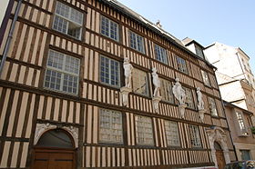 Rouen - Hôtel d'Étancourt façade sud.jpg