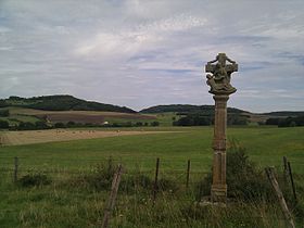 Croix de chemin dans les champs de Rugney
