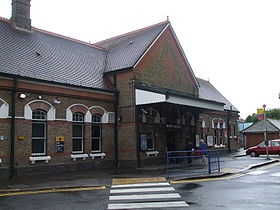 Ruislip station building.JPG