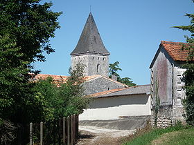 Le centre du bourg d'Antignac, un des deux villages composant la commune de Saint-Georges-Antignac
