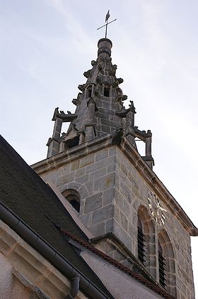 Le clocher en granit construit vers 1500