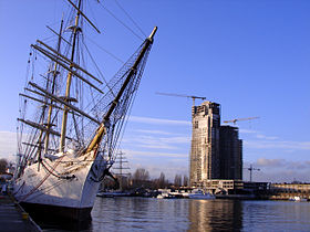 Le Dar Pomorza dans le port de Gdynia