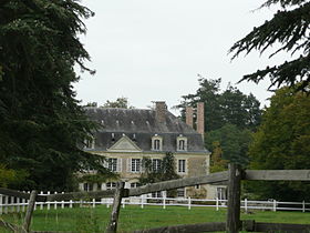 Soulaire - Château de la Rousselière - vue de la route.jpg